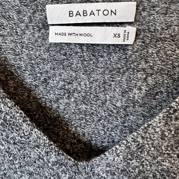 Wilfred Babaton Erin Heathered Gray V-Neck Sweater Size XS - Picture 4 of 4